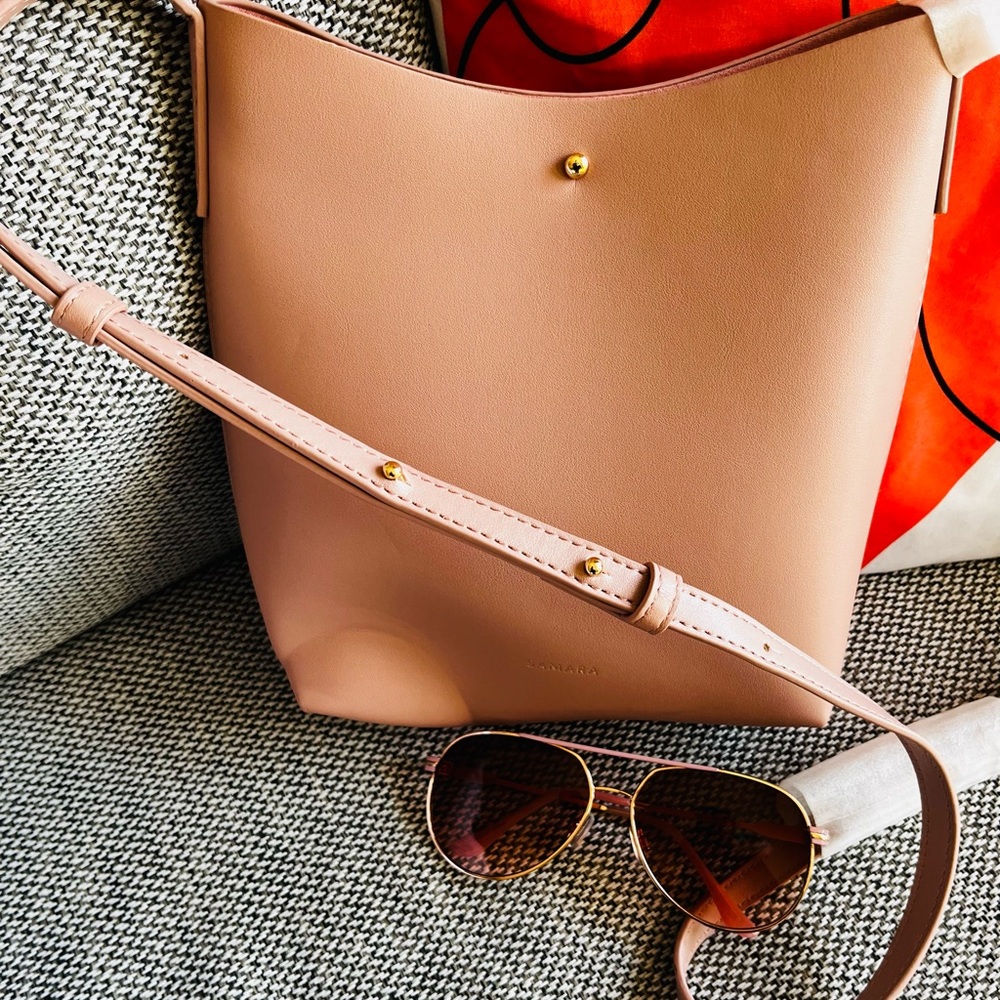 Beautiful pink purse .New without tags